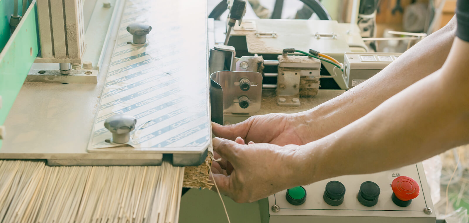 メインビジュアル03